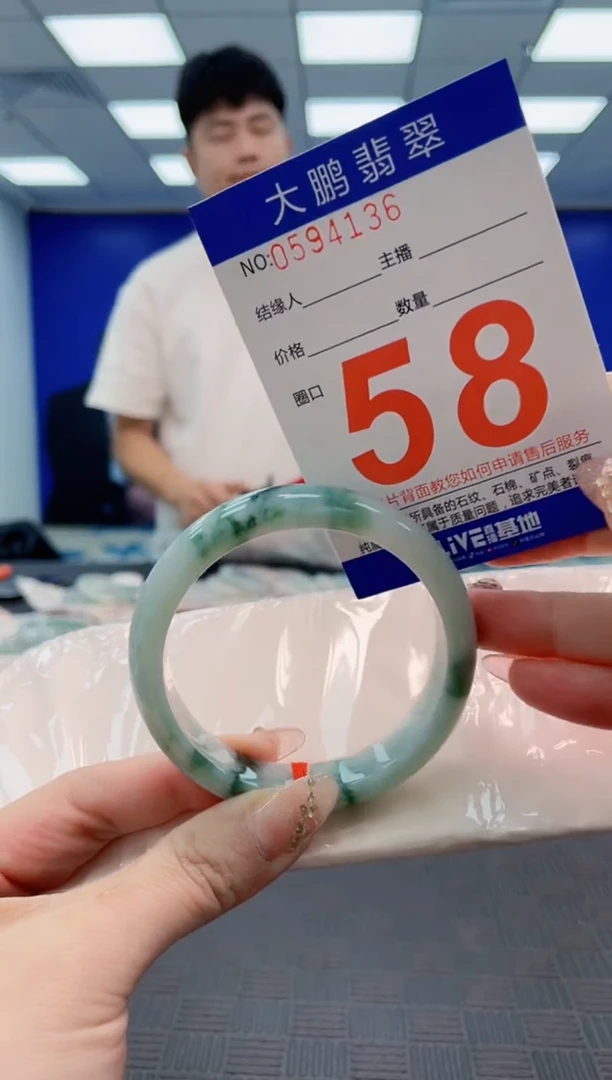 翡翠手镯未镶嵌AAAAAAAAAAAAAAAA