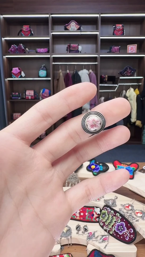 织绣23蒙阿苏苗绣传承店