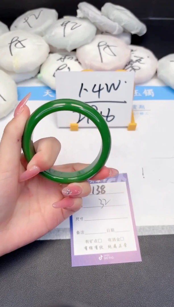 【闪购商品】石英质玉手镯未镶嵌138-58.0