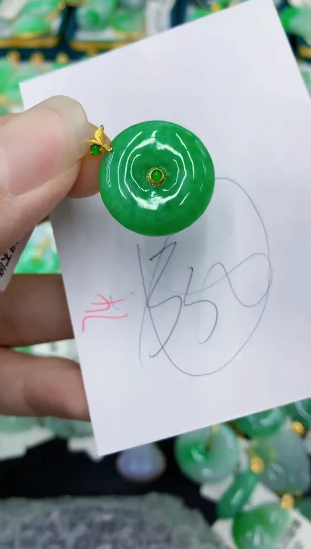 翡翠18K金镶嵌颈饰1111111111