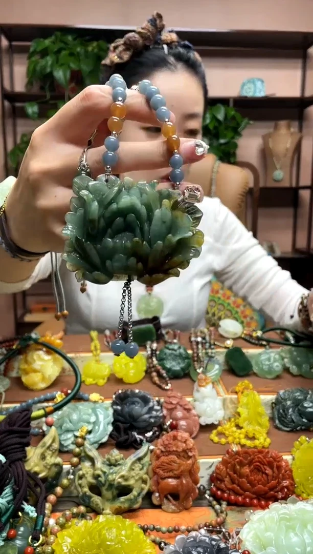 未镶嵌岫玉颈饰·