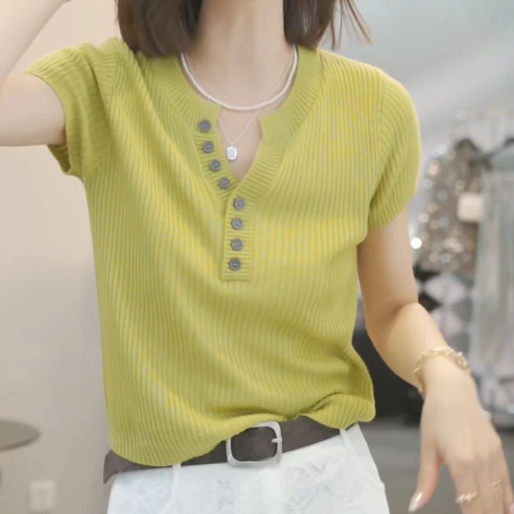 【调皮纽扣】法式洋气V领短袖针织衫2025春夏修身显瘦纯色百搭上衣