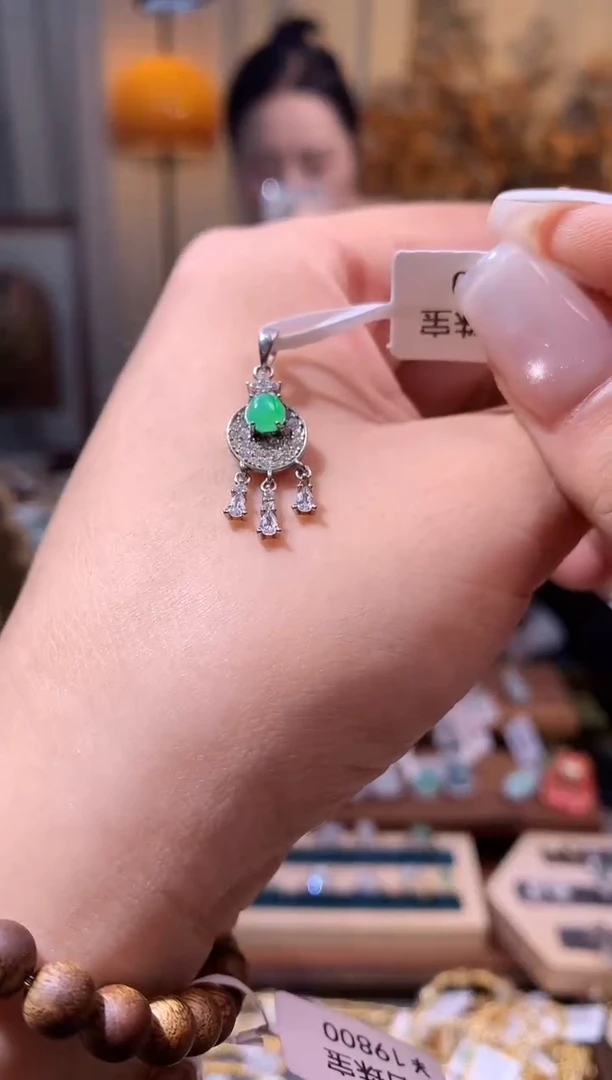 吊坠(不含链)银S925镶嵌翡翠四**?吊坠