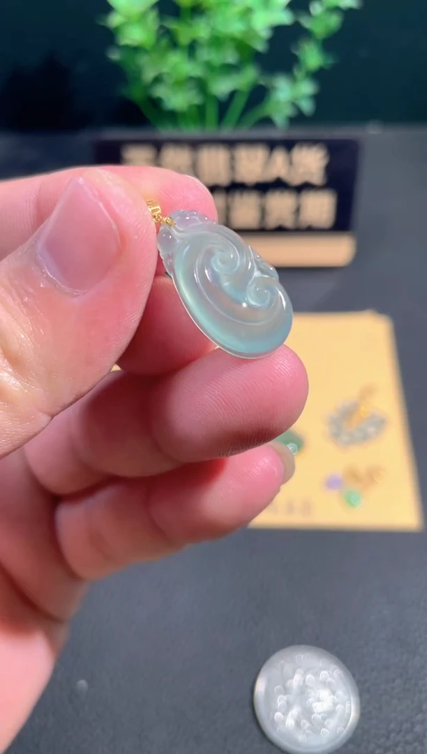 颈饰18K金镶嵌翡翠翡翠