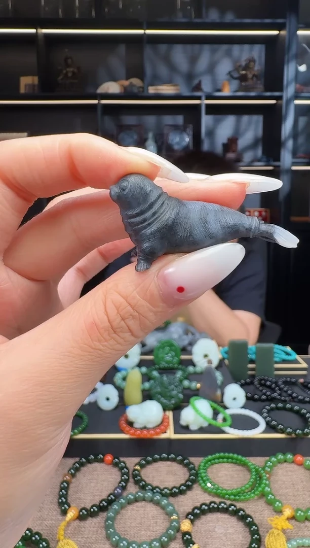 和田玉未镶嵌颈饰路青花海豹