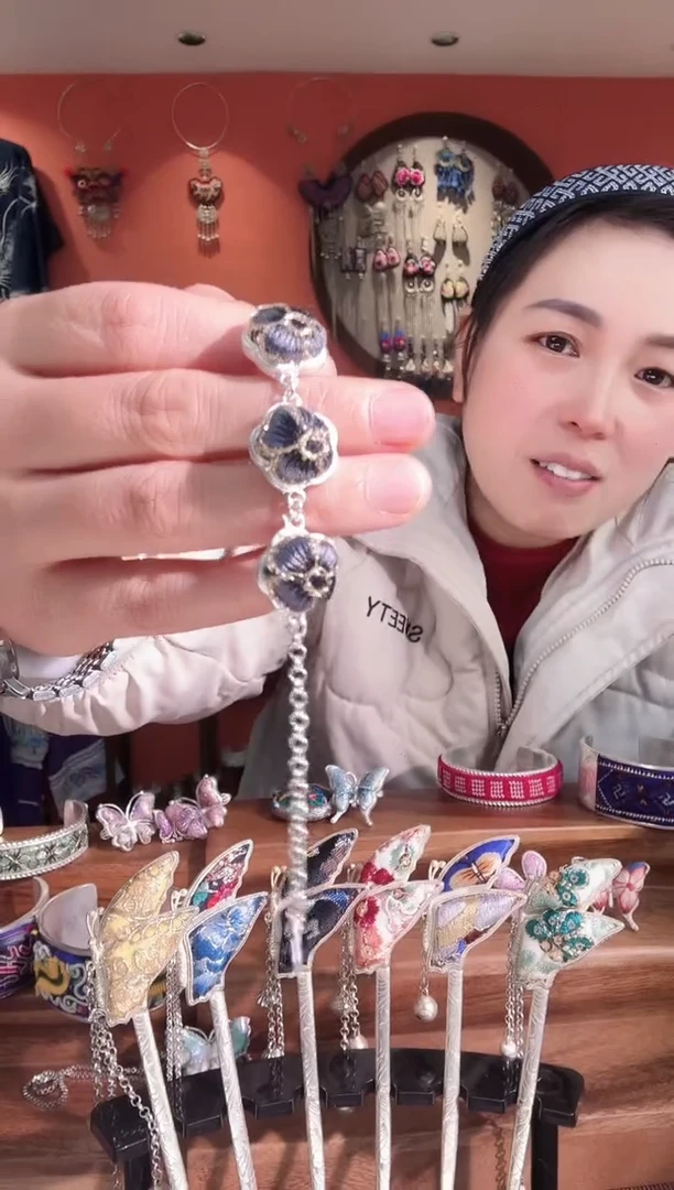 织绣手工刺绣苗绣饰品90