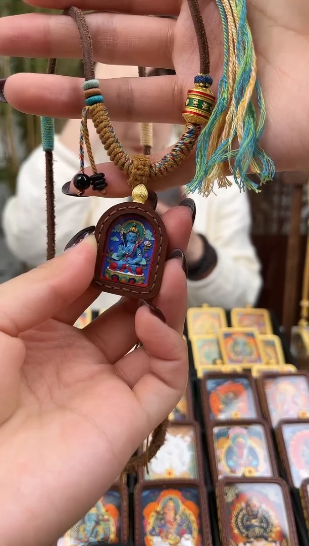 【闪购商品】吊坠摩尼宝棕色-虚空