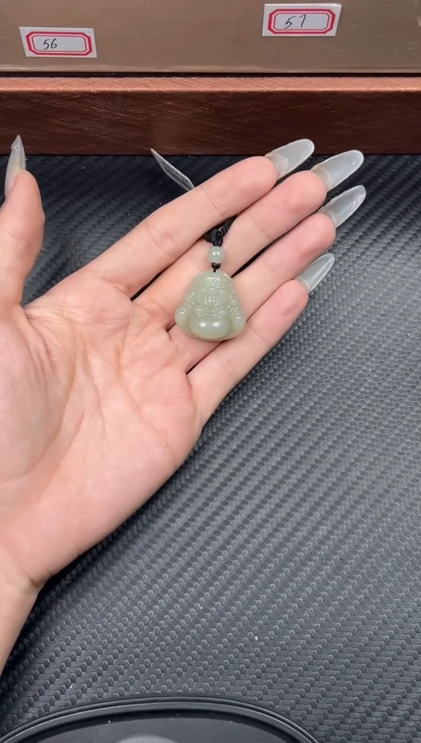 吊坠(赠链)未镶嵌和田玉且末微色差近矿吊坠