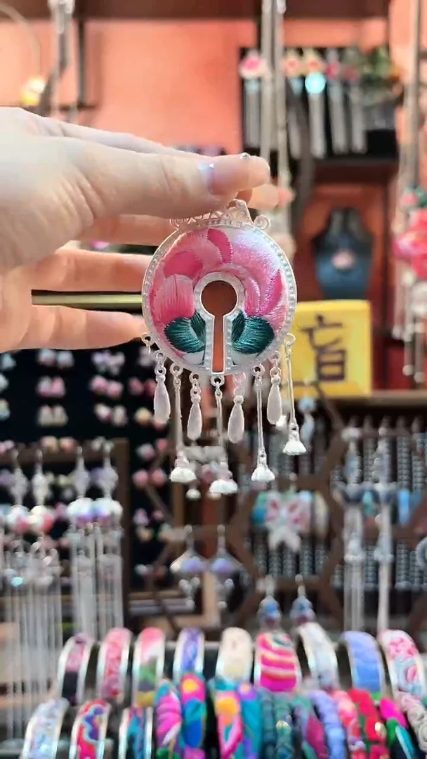 织绣云织谣民族风精美饰品 17