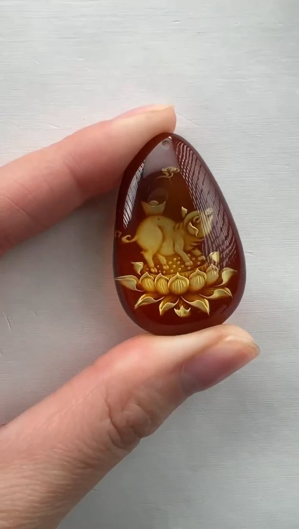 琥珀颈饰未镶嵌小猪