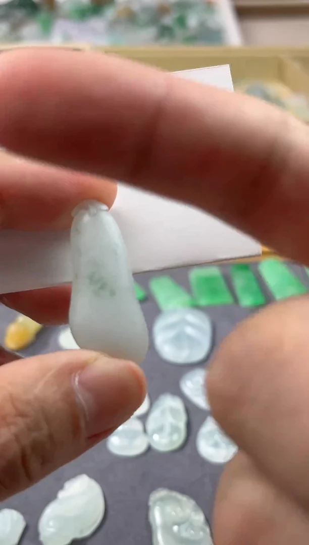 定制翡翠未镶嵌飘花福瓜