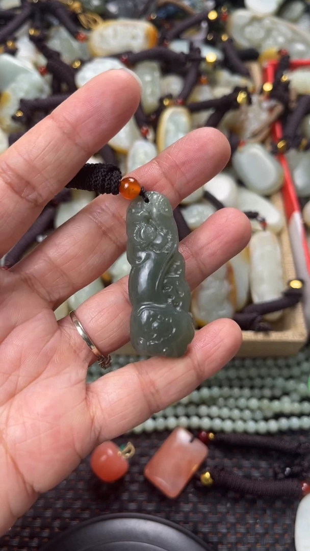 【闪购商品】和田玉颈饰未镶嵌多样性发货没有证书拍一发一有瑕