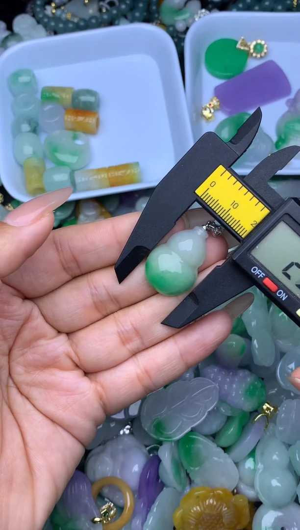 翡翠未镶嵌颈饰天然缅甸翡翠吊坠