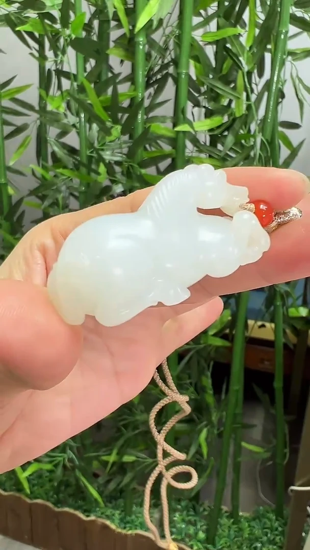 颈饰未镶嵌和田玉吊坠