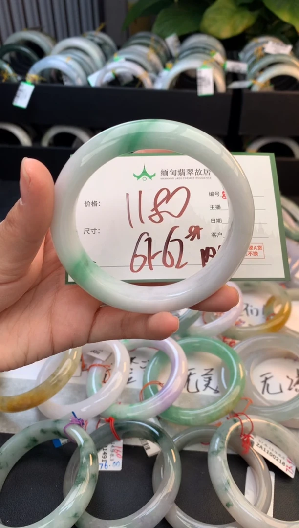 未镶嵌定制翡翠毛货需精细抛光+多人