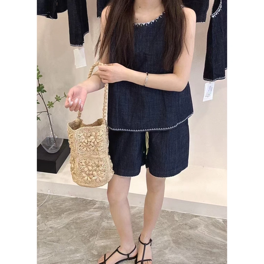 MQ 8128 韩版时尚薄款无袖牛仔马甲+松紧腰阔腿短裤女两件套装