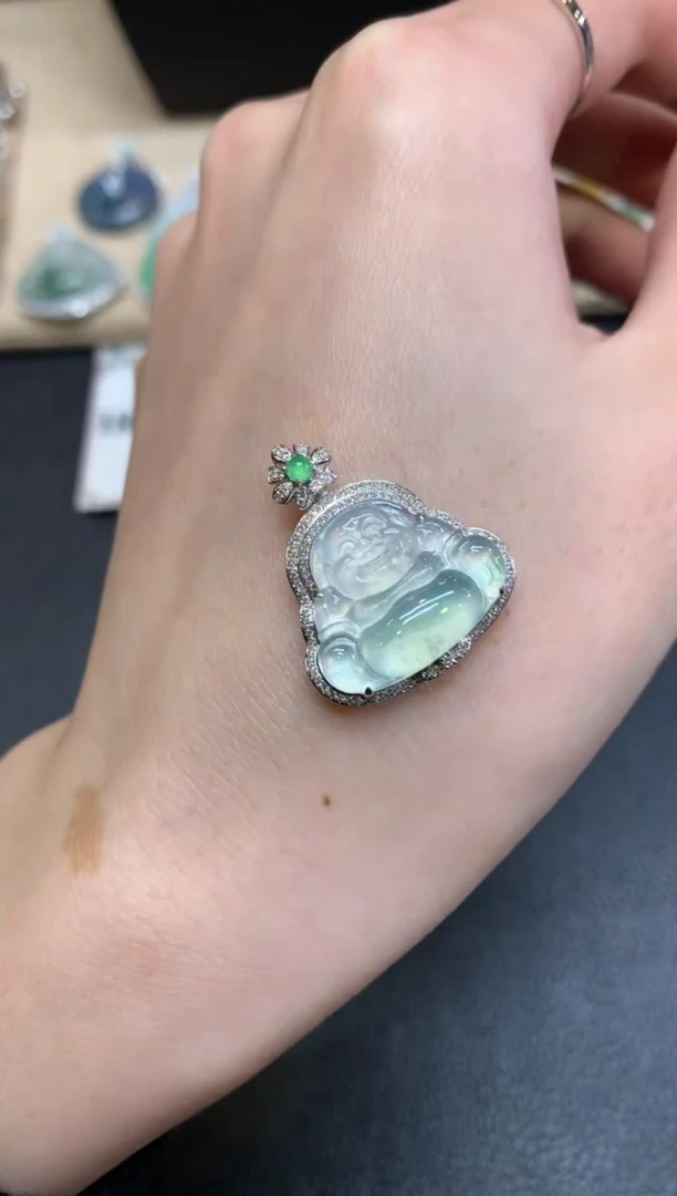 【闪购商品】翡翠颈饰18K金镶嵌佛公【无服务费】