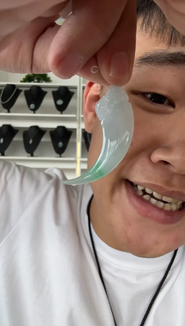 翡翠未镶嵌颈饰欧***意天然翡翠A货孤品一件