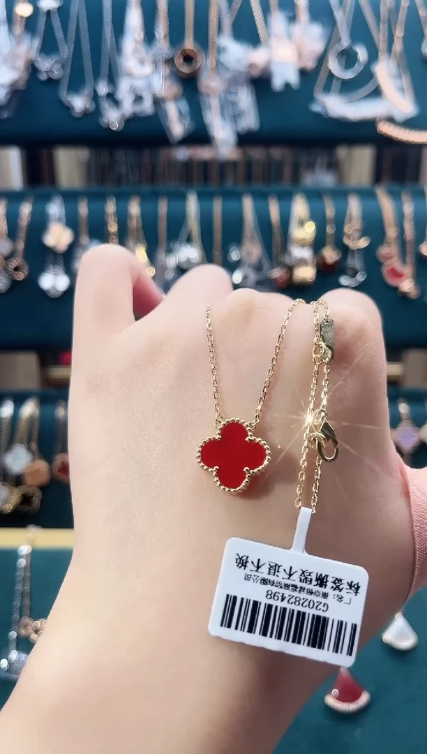 玛瑙/玉髓颈饰18K金镶嵌18K金镶嵌 K黄四草