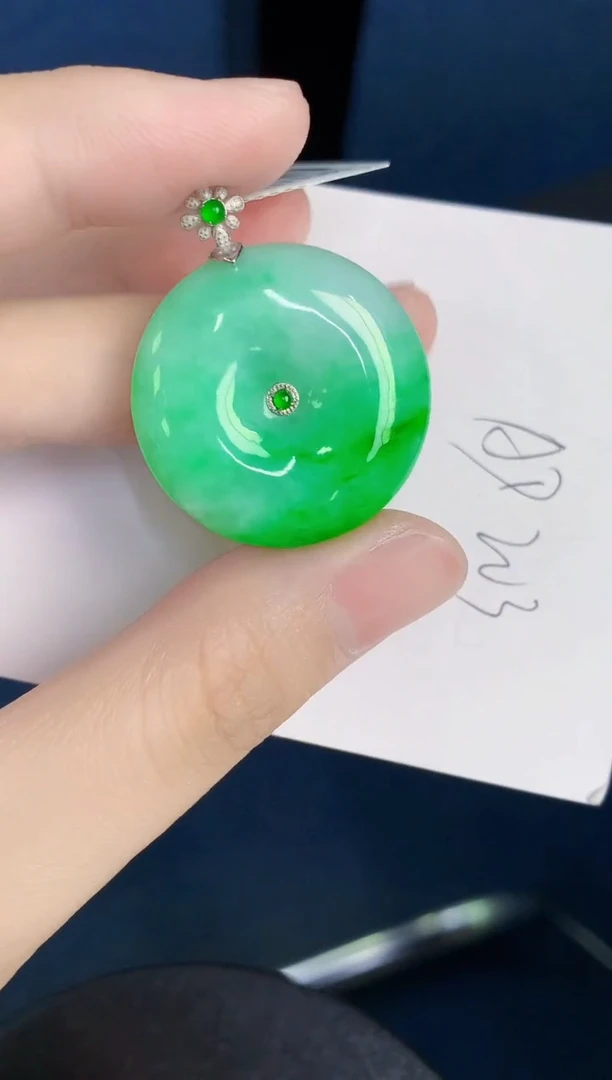 翡翠18K金镶嵌颈饰天然翡翠缅甸A货