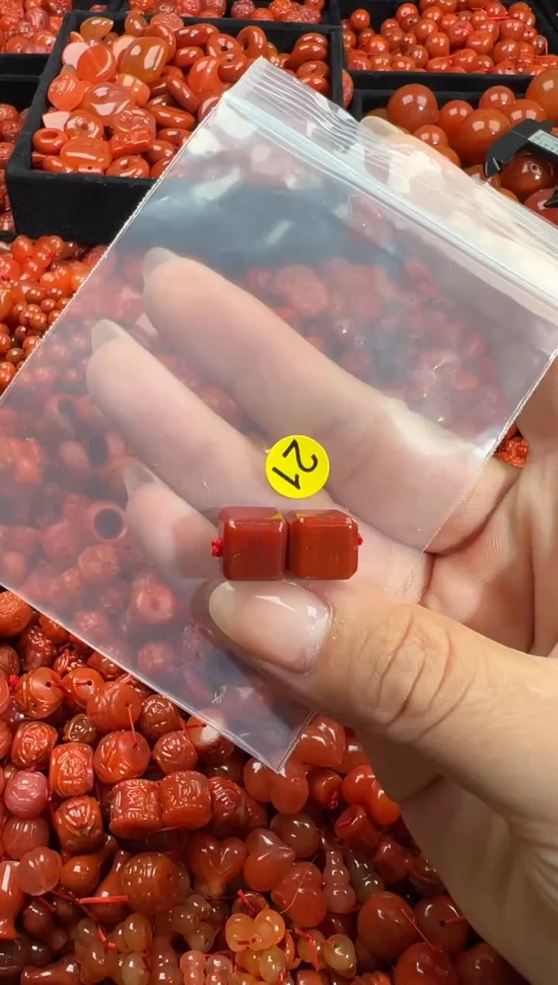 南红玛瑙未镶嵌颈饰1