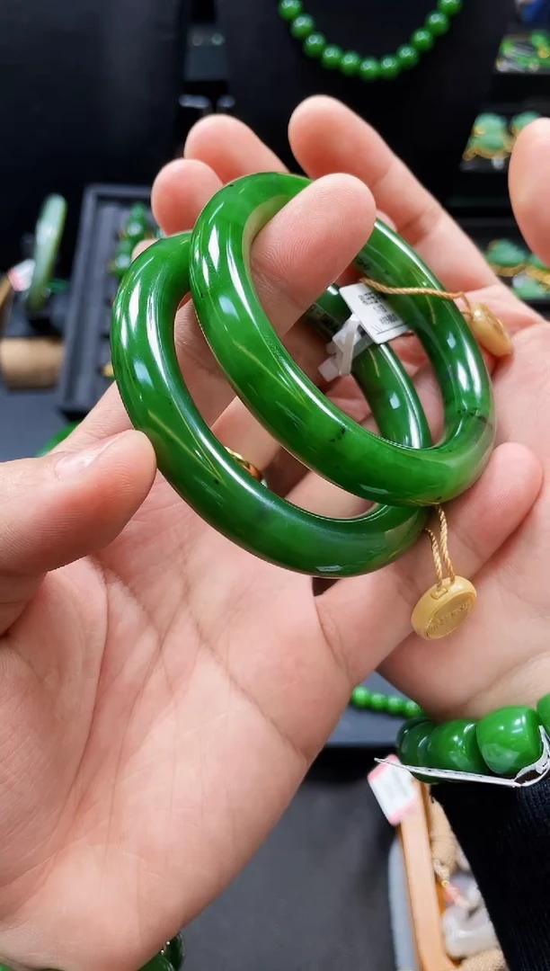 【闪购商品】和田玉手镯未镶嵌52-60多样性发一