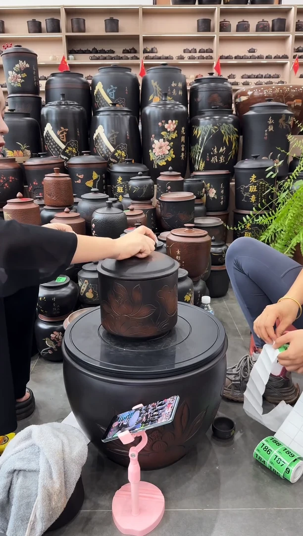 瑕疵茶叶罐 荷花小五饼  154