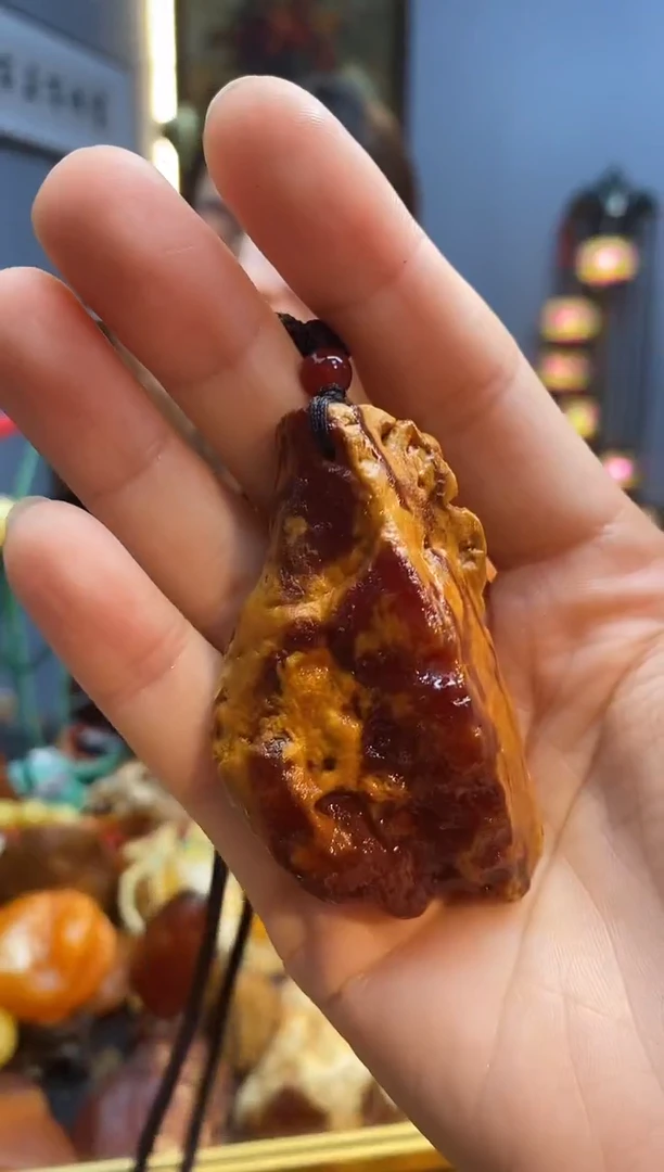 未镶嵌颈饰琥珀吊坠