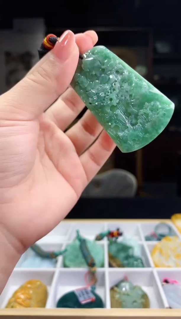 翡翠未镶嵌颈饰翡翠A货