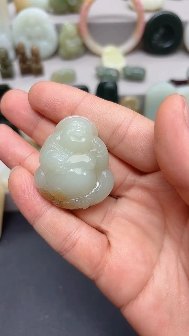 和田玉未镶嵌颈饰**.