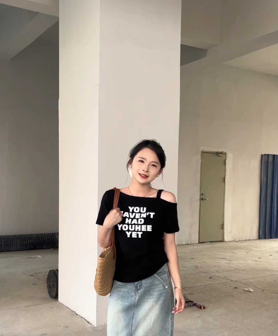 夏季新款圆领正肩短袖字母印花T恤女美式复古设计感小众露肩上衣