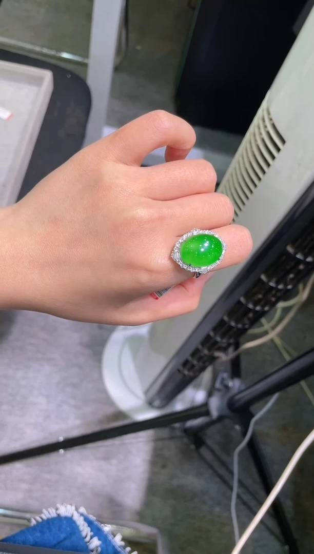 【闪购商品】翡翠吊坠(不含链)18K金镶嵌A98