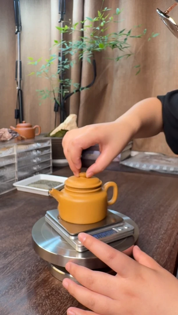 茶壶紫砂德钟-超精工半手（老宕口黄金段）容量：200CC