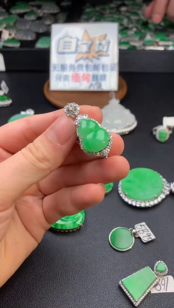 【闪购商品】翡翠颈饰银S925镶嵌翡翠