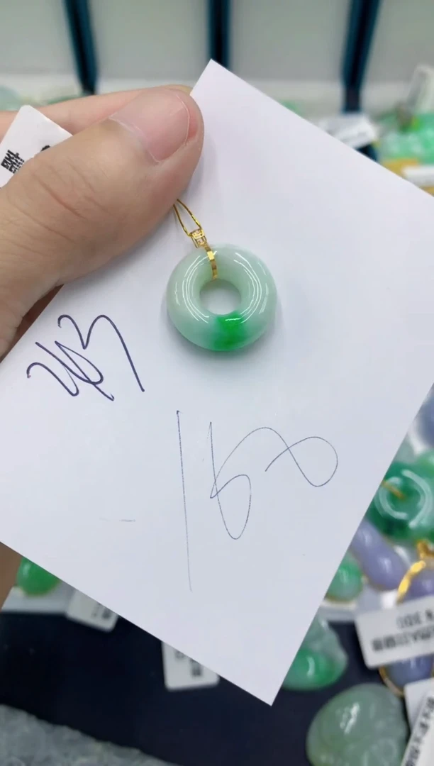 翡翠挂件18K金镶嵌翡翠