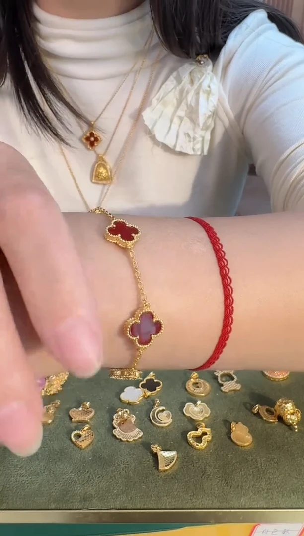 四叶草红色手链 2.60 （附带礼盒包装）