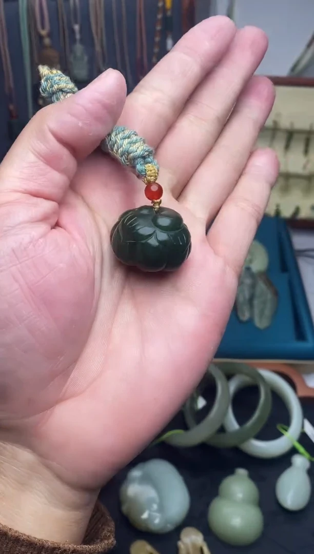 颈饰未镶嵌和田玉1