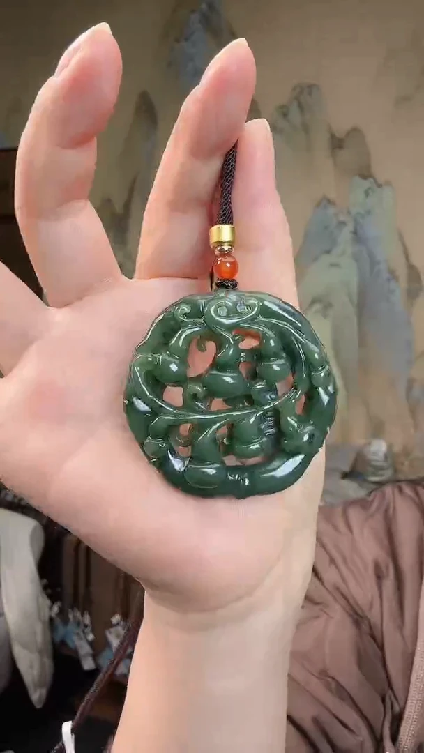 颈饰未镶嵌和田玉.