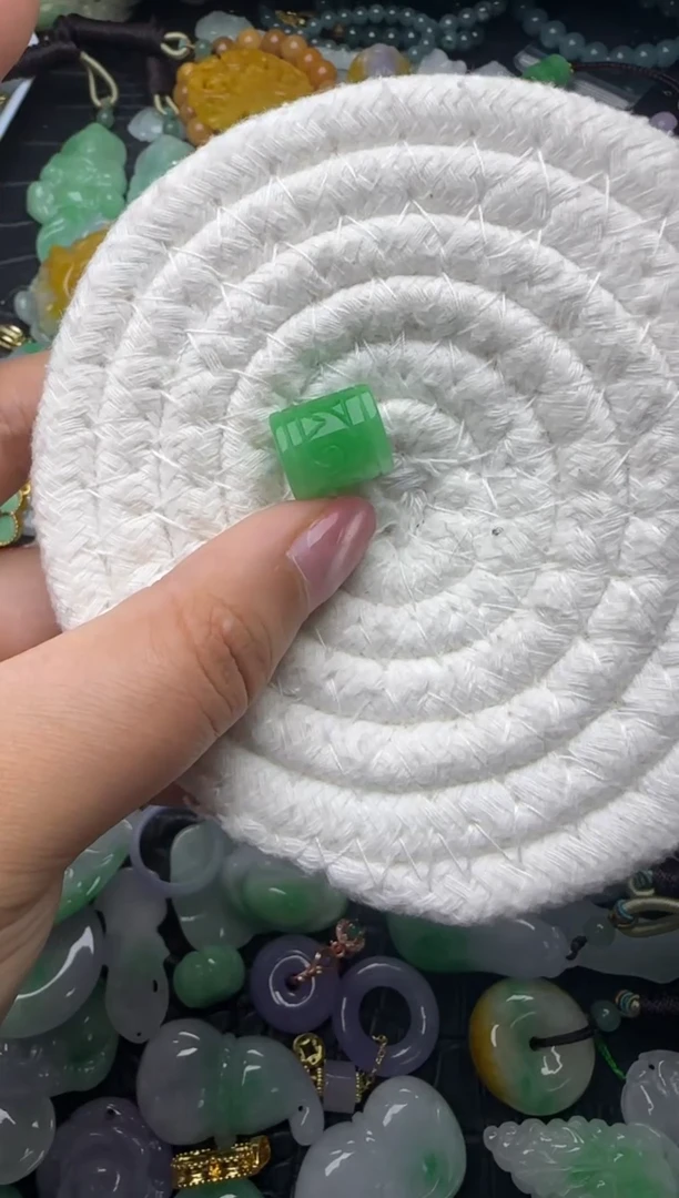 颈饰未镶嵌翡翠缅甸翡翠吊坠