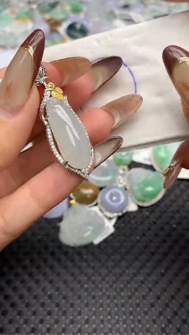 颈饰银S925镶嵌翡翠   天然翡翠A货  百元以上9米证书费自理