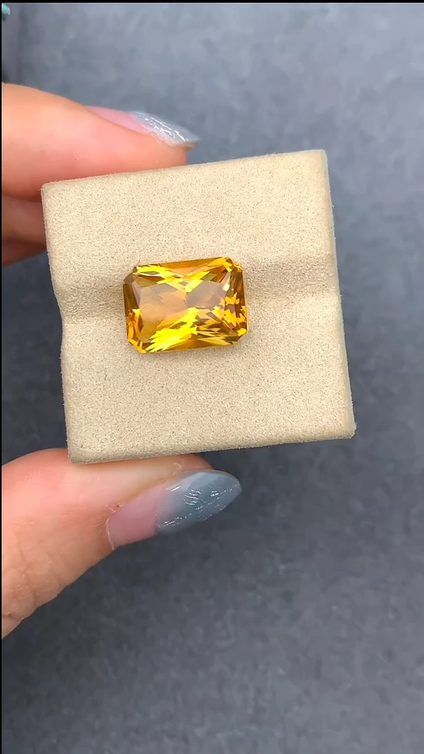 【闪购商品】水晶无未镶嵌7.07克拉