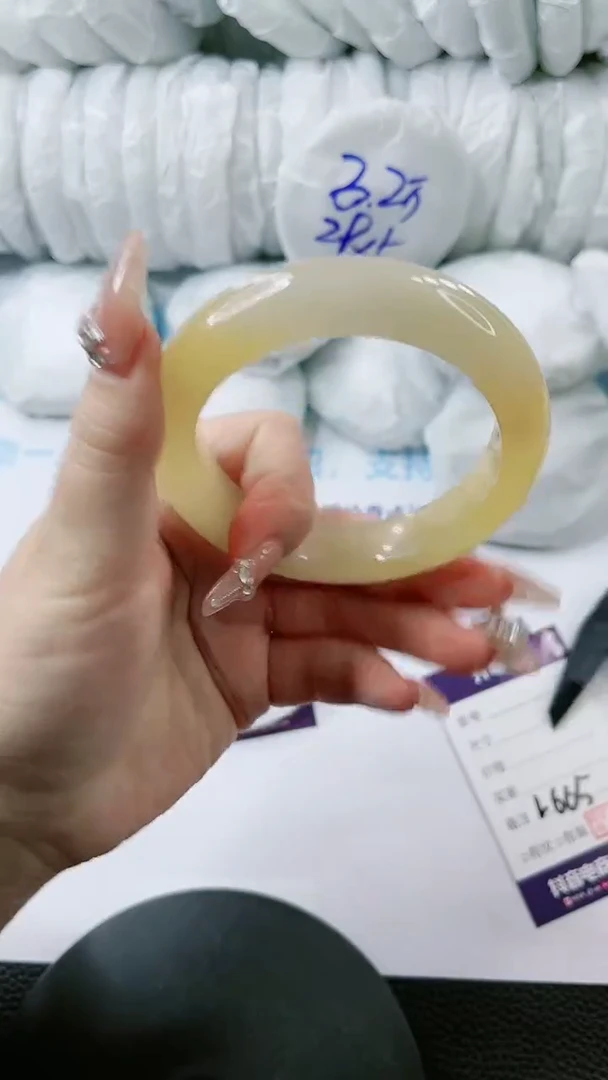 【闪购商品】石英质玉手镯未镶嵌多样性发货L665