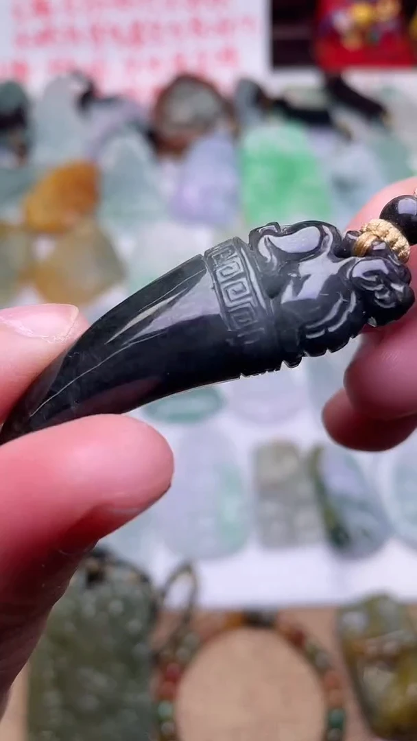 颈饰未镶嵌翡翠龙牙