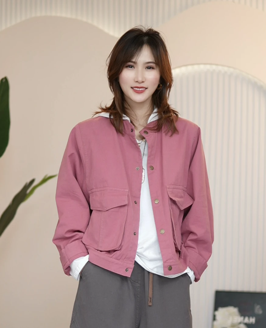 2025秋季新款圆领大口袋拼接纯色单排扣水洗牛仔布外套百搭女上衣