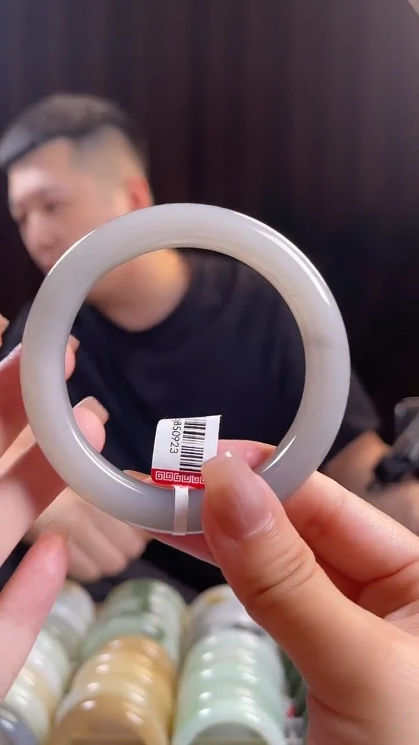 和田玉手镯未镶嵌59圈口0923