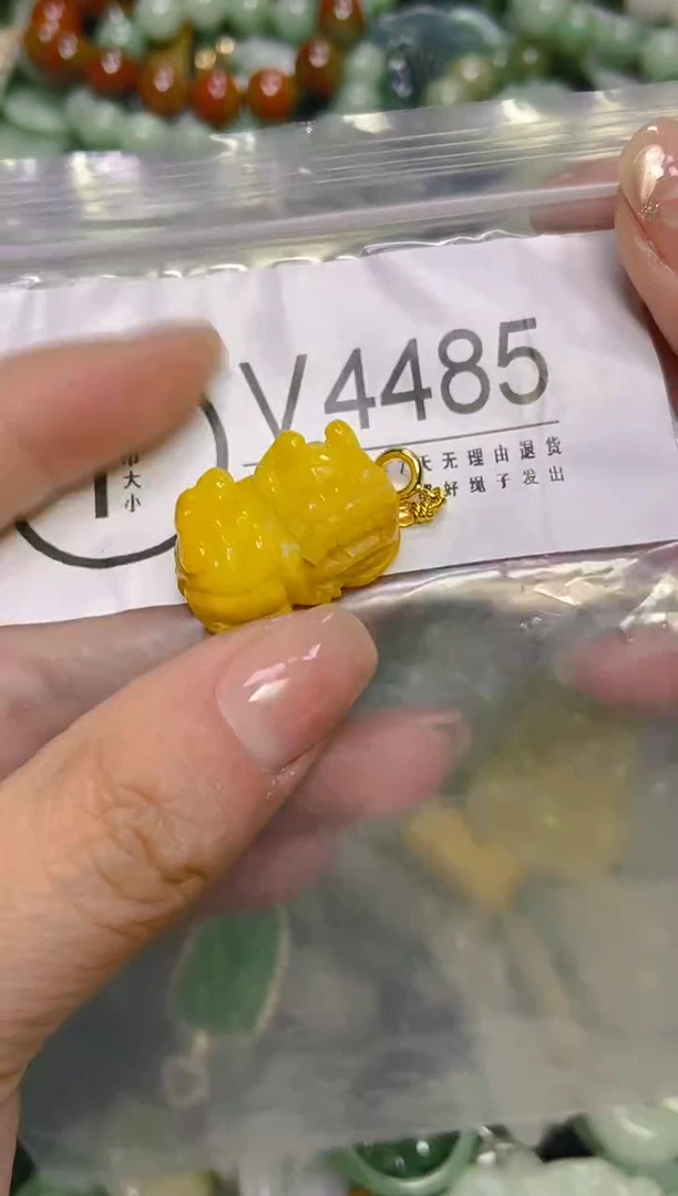 颈饰未镶嵌翡翠/V/翡翠A货，一件也是批发价