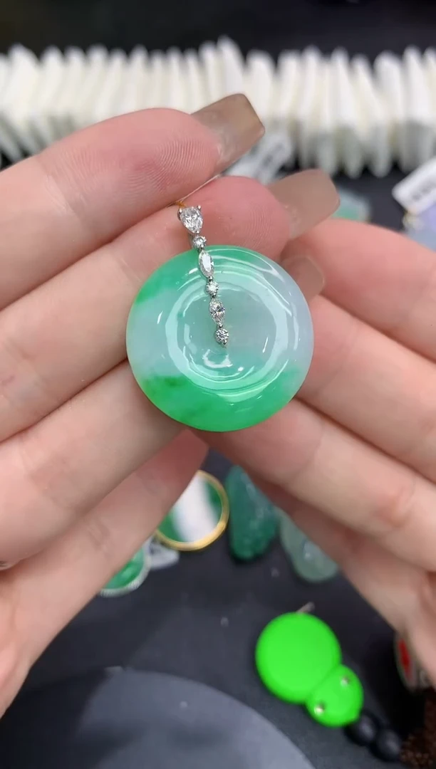 吊坠(不含链)18K金镶嵌翡翠111