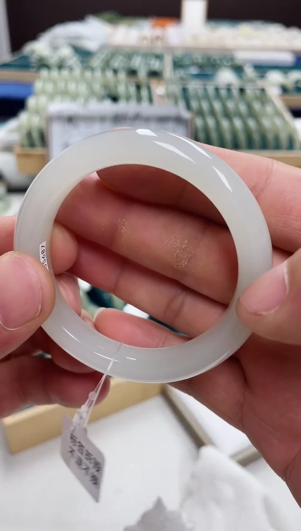 和田玉手镯未镶嵌l****鱼和田玉手镯