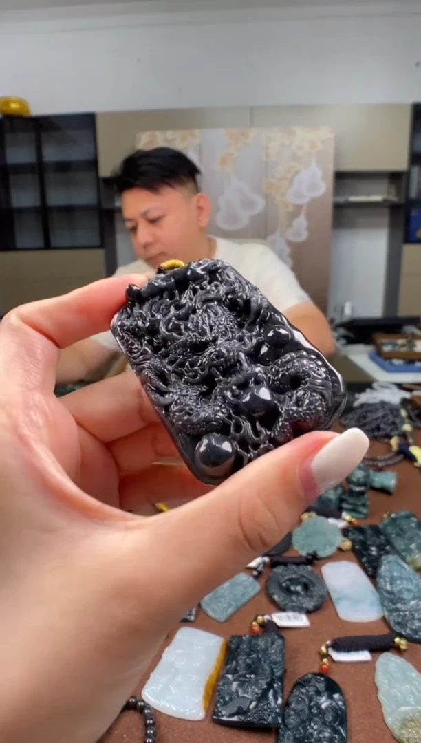 颈饰未镶嵌翡翠 多样性发其一