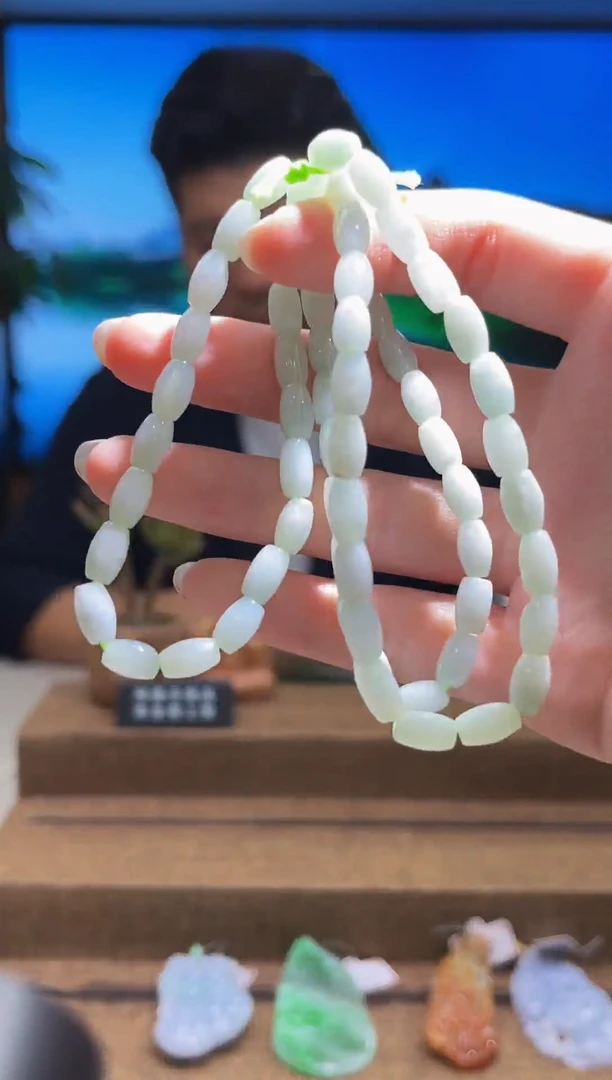 翡翠未镶嵌颈饰MFC0706106多样性发其一